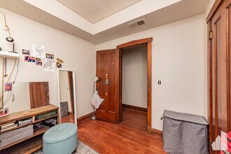 3310 W Armitage Ave, Unit 2E in Chicago, IL - Foto de edificio - Building Photo