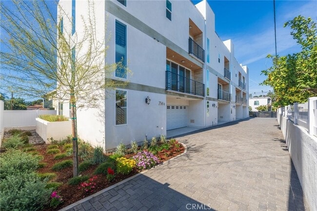 property at 714 1/2 Chestnut Ave