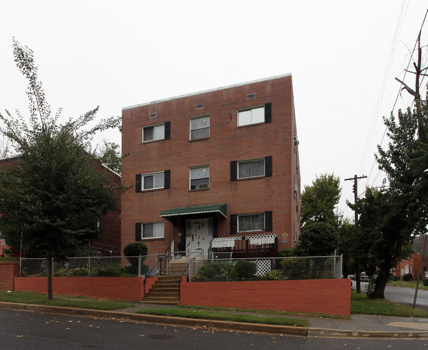 524 44th St NE in Washington, DC - Foto de edificio