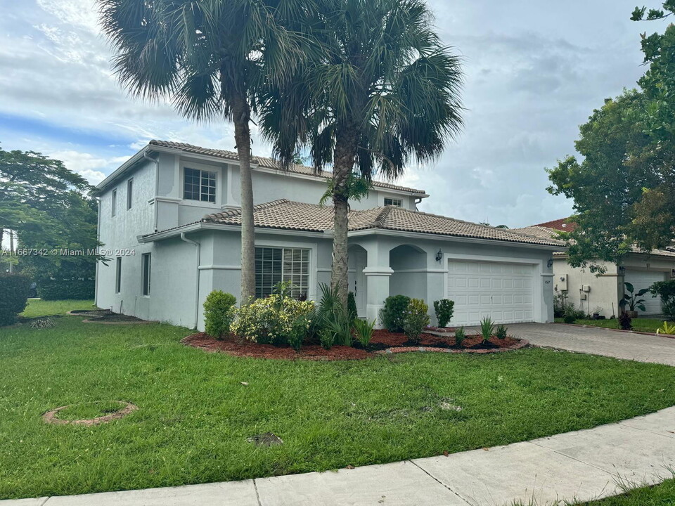 4527 SW 129th Ave in Miramar, FL - Building Photo