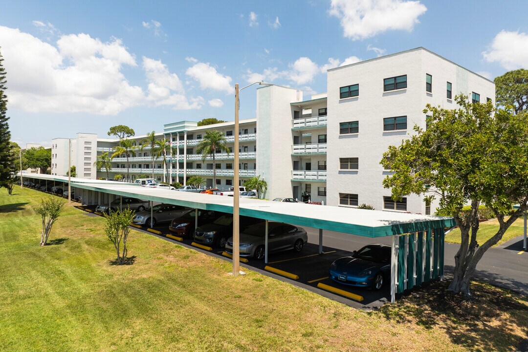 Terrace Park of Five Towns in St. Petersburg, FL - Building Photo