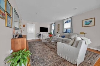 28 Monument St, Unit 2 in Boston, MA - Building Photo - Building Photo