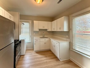 212 Elgin Ave in Forest Park, IL - Building Photo - Building Photo