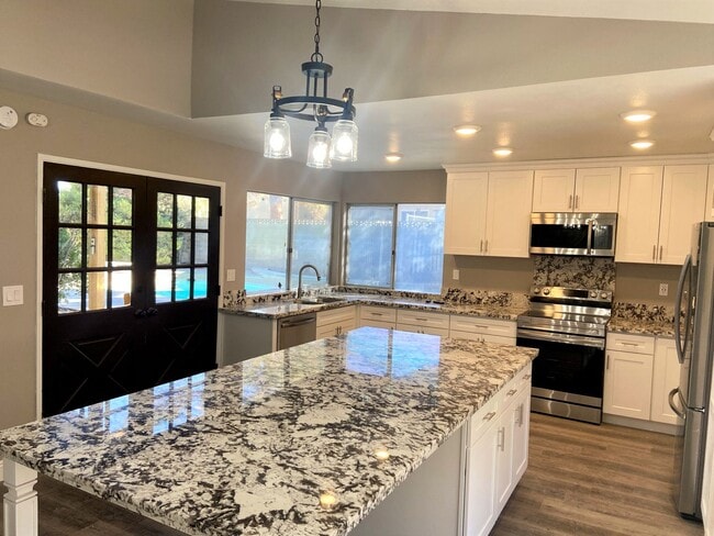 912 Jessica St in Ridgecrest, CA - Building Photo - Building Photo