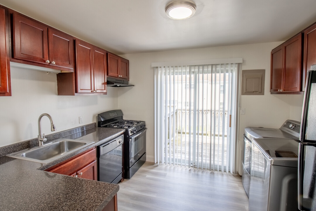 Newport Landings Apartment Community in Middletown, RI - Foto de edificio