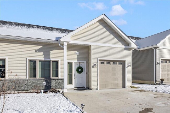 46 W Valley Cir in West Warwick, RI - Building Photo - Building Photo