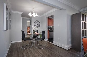 675 Conklin St in Farmingdale, NY - Foto de edificio - Building Photo