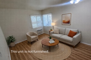 6024 Monterey Rd in Los Angeles, CA - Building Photo