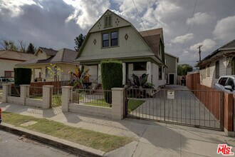 140 Roselawn Pl in Los Angeles, CA - Building Photo - Building Photo
