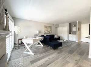 1730 Camino Palmero St, Unit 408 in Los Angeles, CA - Building Photo - Building Photo