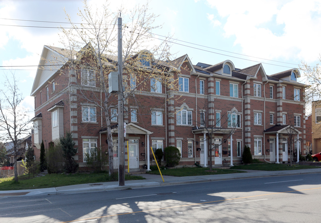 2421-2431 Dufferin St in Toronto, ON - Building Photo