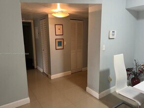 900 NE 195th St in Miami, FL - Building Photo - Building Photo