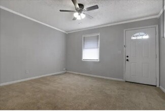 3302 Bates St in Lubbock, TX - Building Photo - Building Photo
