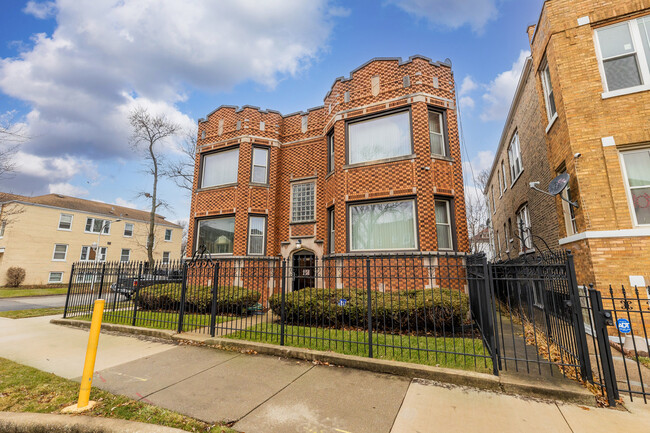 6758 S Campbell Ave in Chicago, IL - Building Photo - Building Photo