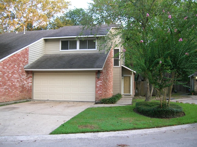 property at 7 Blue Fox Ct