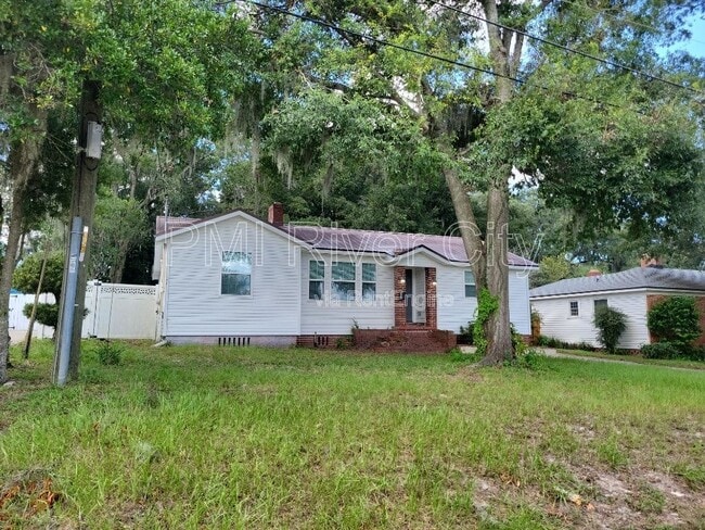 1356 River Hills Cir E in Jacksonville, FL - Building Photo - Building Photo