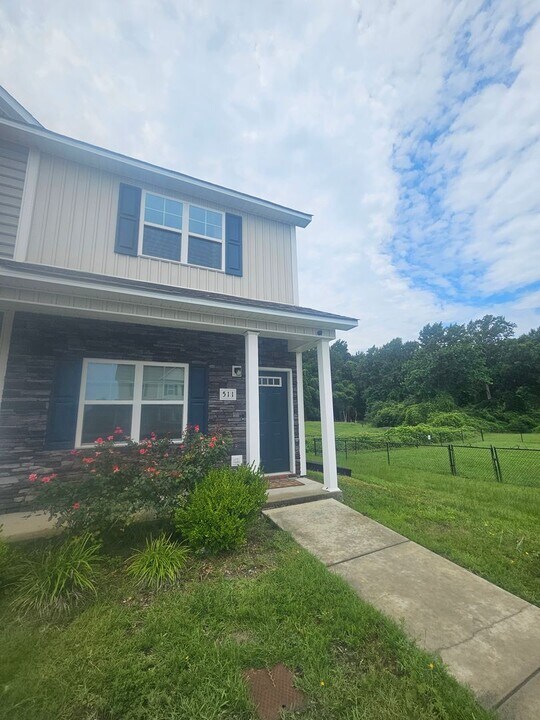 511 Justice Farm Dr in Sneads Ferry, NC - Building Photo