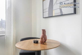 70 W 45th St in New York, NY - Building Photo - Building Photo