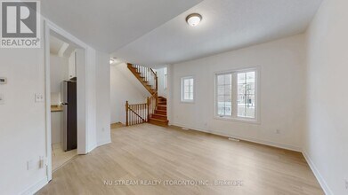 15 Old Colony Rd in Richmond Hill, ON - Building Photo - Building Photo