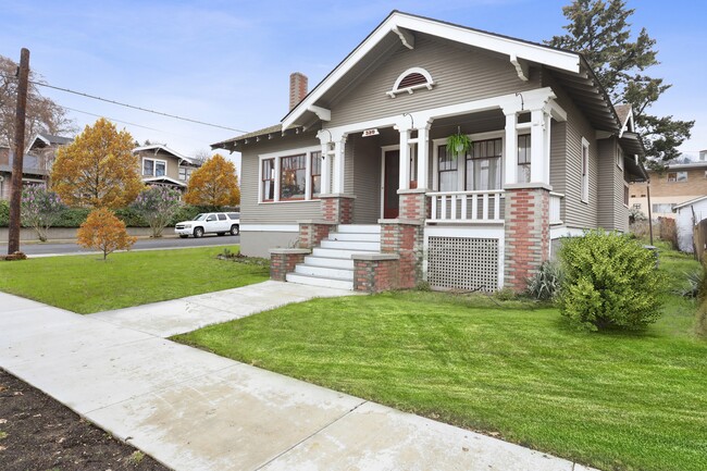 320 E 8th St in The Dalles, OR - Building Photo - Building Photo