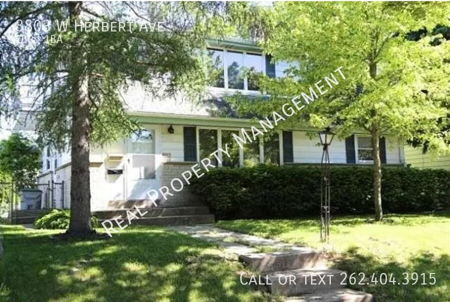 8803 W Herbert Ave in Milwaukee, WI - Building Photo