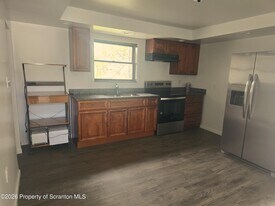 962 Wood St in Old Forge, PA - Building Photo