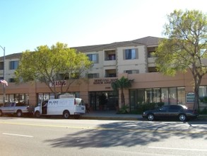 Montrose in Montrose, CA - Foto de edificio - Building Photo