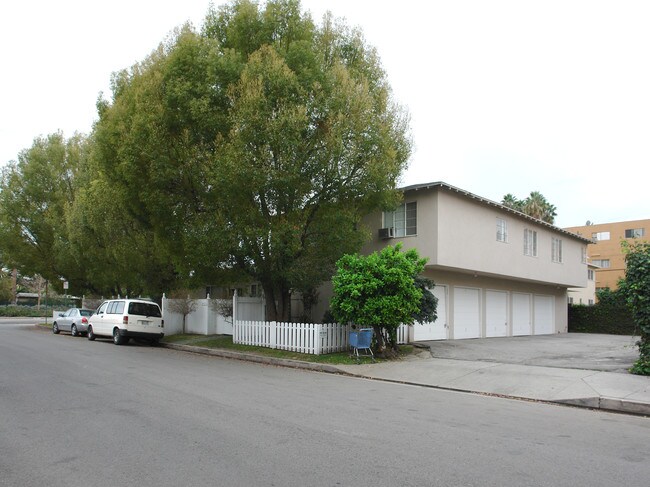 5405-5409 Hermitage Ave in Valley Village, CA - Building Photo - Building Photo