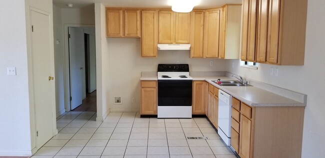 6847 Crump Ave in Nice, CA - Building Photo - Building Photo