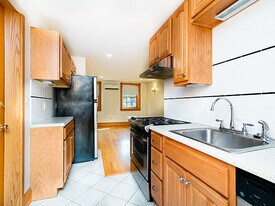 88 Myrtle St, Unit A in Boston, MA - Building Photo