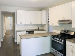 2730 N Wayne Ave, Unit 2 in Chicago, IL - Building Photo - Building Photo