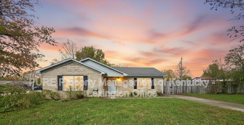 305 Williamsburg Dr in Nicholasville, KY - Building Photo