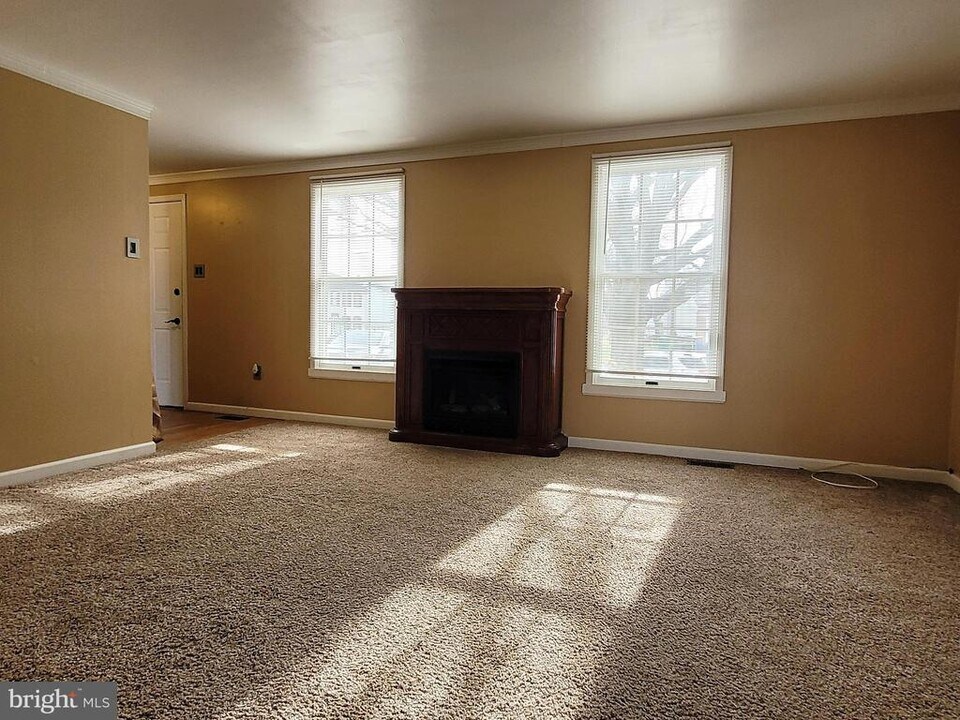 210 Royal Grant Way in Dover, DE - Building Photo