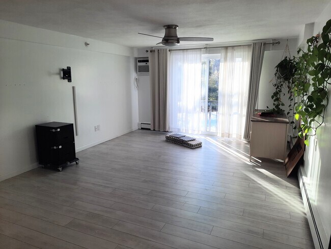 56 Townsend St, Unit B13 in Abington, MA - Building Photo - Building Photo