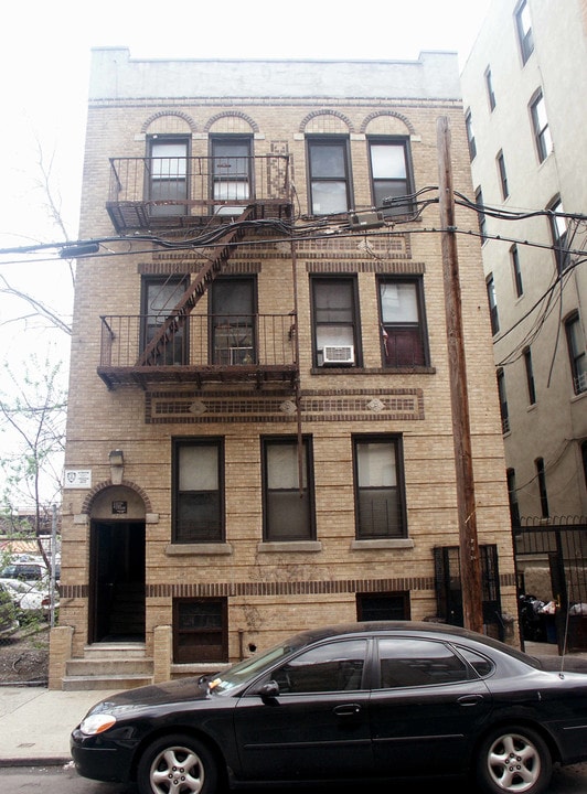 2510 Olinville Ave in Bronx, NY - Foto de edificio