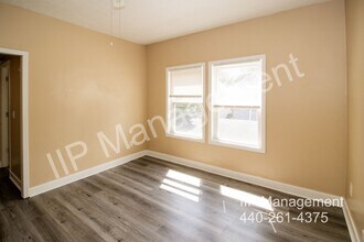 3297 W 110th St in Cleveland, OH - Building Photo - Building Photo