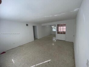 825 W 40th St in Miami Beach, FL - Building Photo - Building Photo