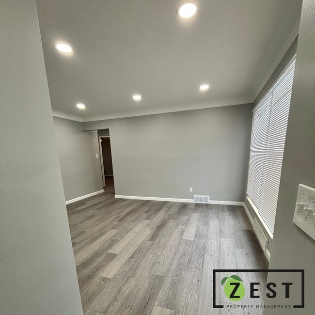 29287 Commonwealth St in Roseville, MI - Foto de edificio - Building Photo