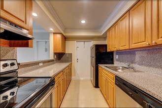 Residences at The Falls in Miami, FL - Foto de edificio - Building Photo