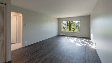 Sylvan Court in Seattle, WA - Building Photo - Interior Photo