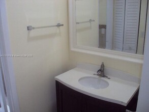 2678 N Nob Hill Rd in Sunrise, FL - Building Photo - Building Photo