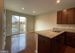 43855 Stubble Cor Sq in Ashburn, VA - Building Photo - Building Photo