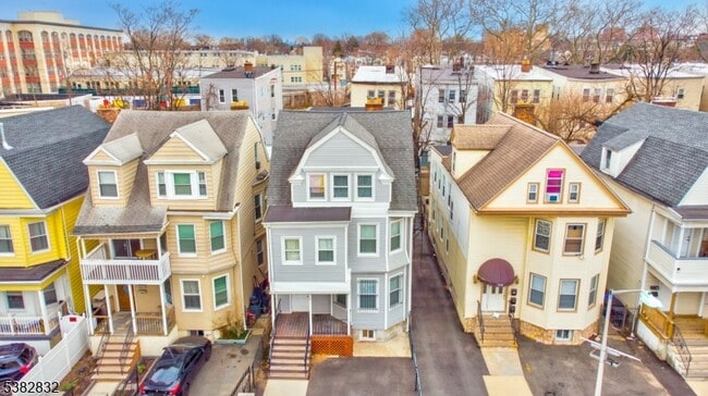 178 N 16th St in East Orange, NJ - Foto de edificio - Building Photo