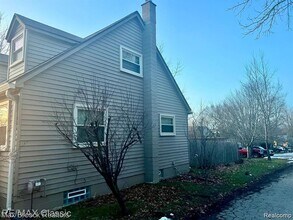 615 Leon Rd in Walled Lake, MI - Building Photo - Building Photo