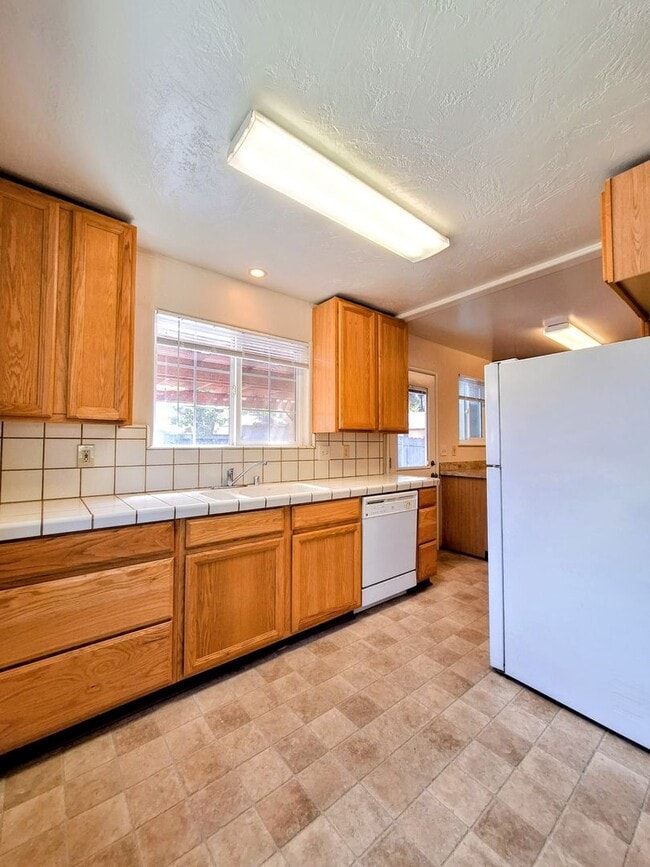 1344 Warner Ave in Sunnyvale, CA - Foto de edificio - Building Photo