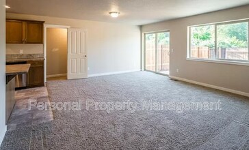 5914 NE 71st Ave in Vancouver, WA - Building Photo - Building Photo