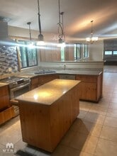 10230 Wise Rd in Auburn, CA - Foto de edificio - Building Photo