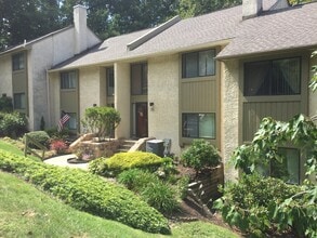 443 Lynetree Dr in West Chester, PA - Building Photo - Building Photo