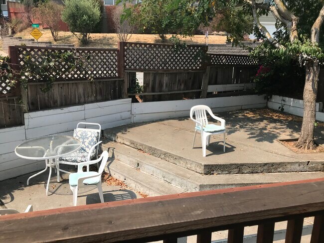 655 Middle Rd in Belmont, CA - Building Photo - Building Photo