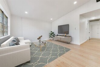 1105 W White Ave in McKinney, TX - Building Photo - Building Photo